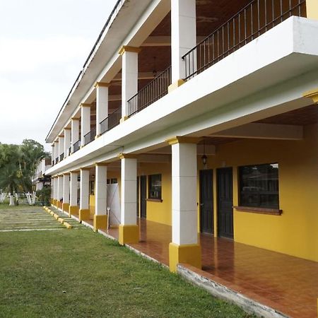 Zafra Hotel Retalhuleu Exterior foto